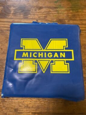 Vintage University of Michigan Stadium Seat Cushion w Carrying Handle Collegiate